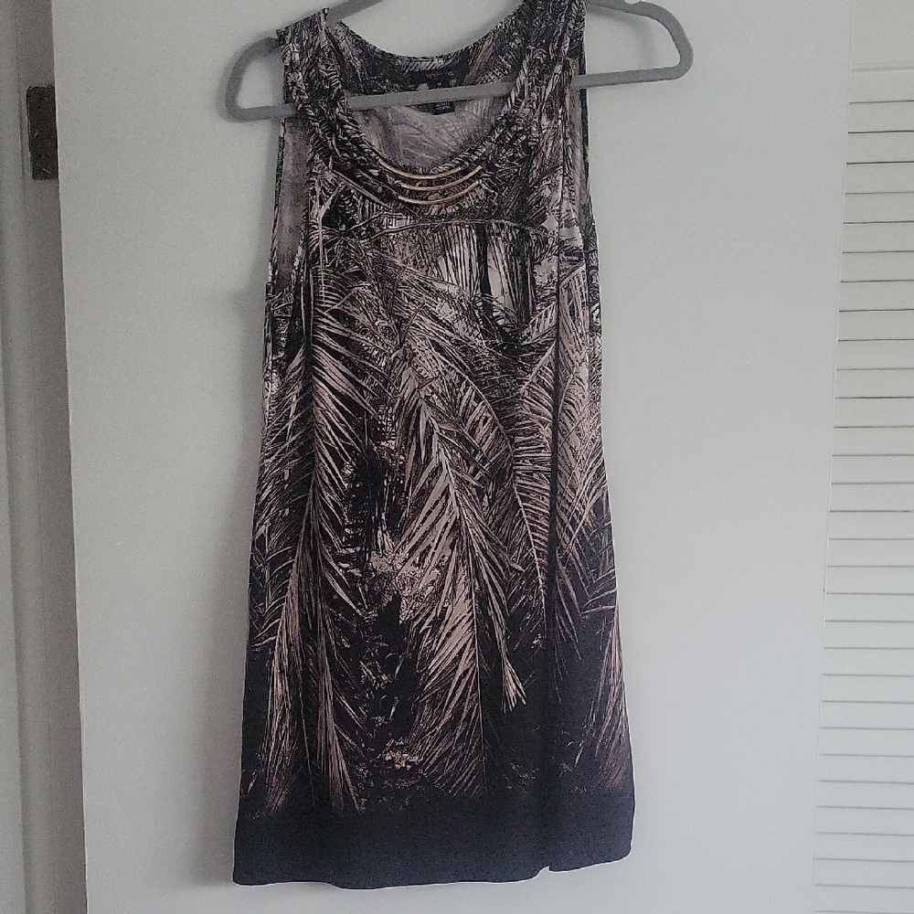 Elegant Black and Cream Sleeveless Dress